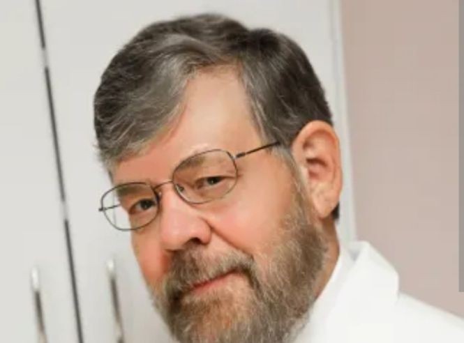 Dr. Robert F Moreland